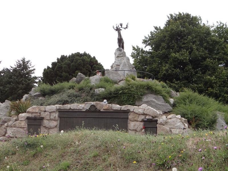 Somme Battlefield caribou statue memorial