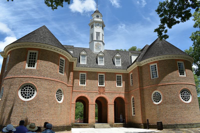 visit colonial williamsburg capitol