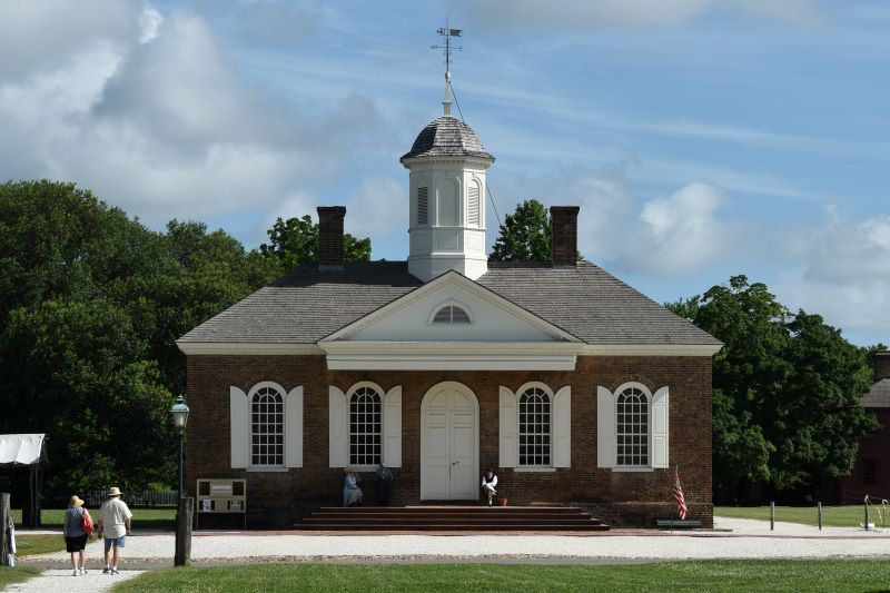 visit colonial williamsburg courthouse