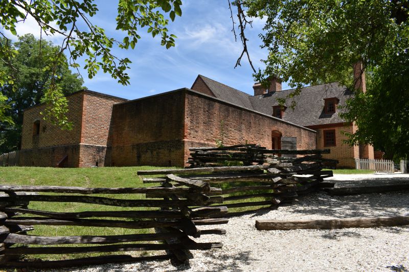 visit colonial williamsburg gaol